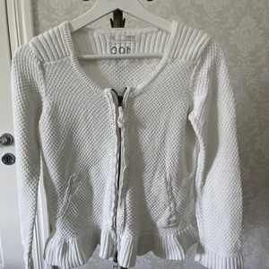 Odd Molly kofta  - Stickad vit kofta från märket Odd Molly.  Storlek S. 