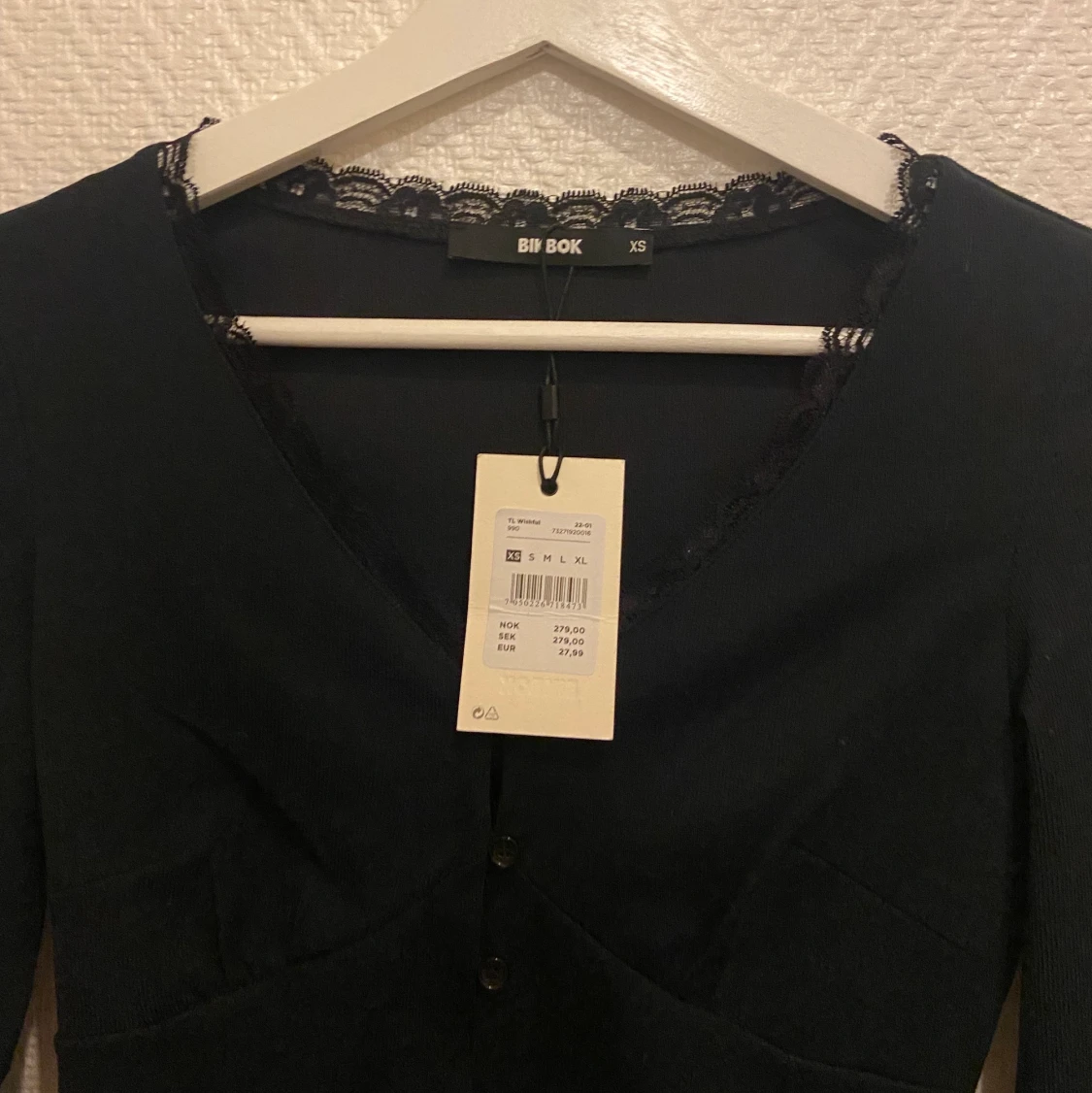 svart långärmad tröja med spets  - 90