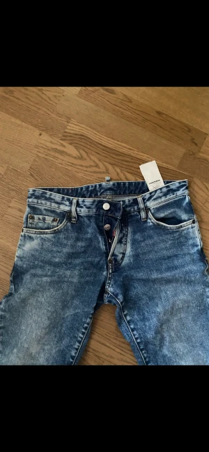 Dsquared jeans  - Äkta! Knappt använda, inköpta till min lillebror men inte särkilt använda av honom herrbyxa