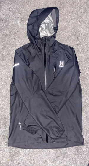 Haglöfs jacka - Säljer min haglöfs jacka för att jag skaffat en annan jacka och den är strl S