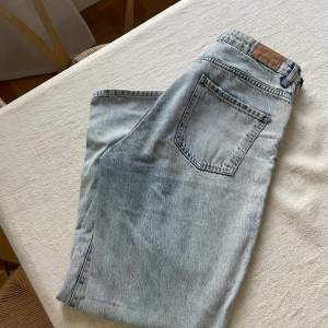 Jeans från Gina Tricot, ljus tvätt, storlek 38! Skriv för fler bilder