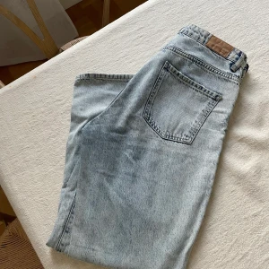 Ljusa jeans Gina Tricot  - Jeans från Gina Tricot, ljus tvätt, storlek 38! Skriv för fler bilder