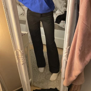 Madlady kostymbyxor  - Säljer nu mina fina kostymbyxor från Madlady, då dem inte sitter på det sättet jag vill! Underbara byxor, så så sköna och snygga till precis allt verkligen.  Det är modell ”Nova” 