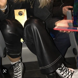 SKINNBYXOR - Sjukt snygga och passar till allt!❤️ lånad bild