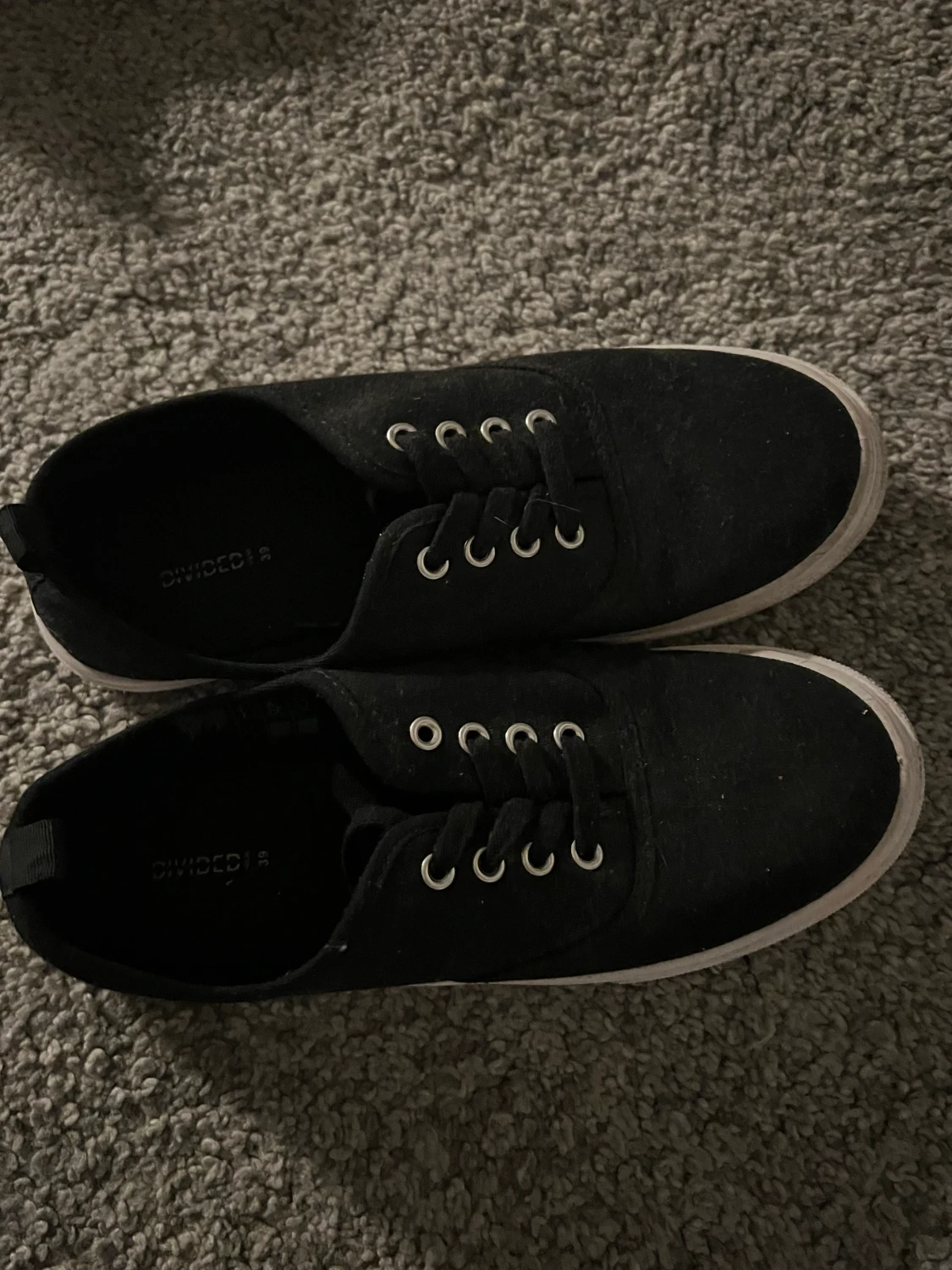 svarta sneakers strl 38