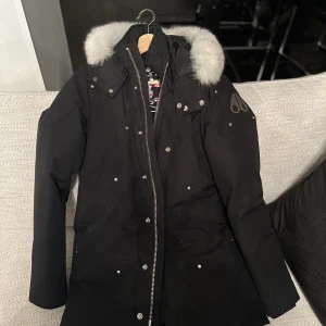 Moose knuckles vinterjacka - Moose knuckles vinterjacka, storlek XS. Knappt använd 