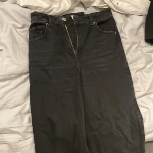 Jeans från zara - Raka jeans från zara i storlek 38