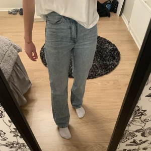 Jeans  - Säljer dessa jeans från Lindex, knappt använda. Vid intresse tveka inte att kontakta! 