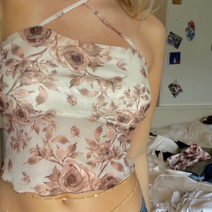 Meshtop blommor - assnygg meshtop med blommönster som tyvvär inte används