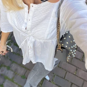 Blus - Värlens finaste blus med knytning under brösten☺️ använd en gång