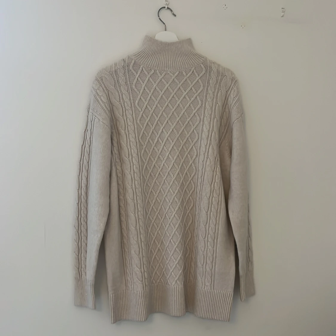 Längre stickad tröja