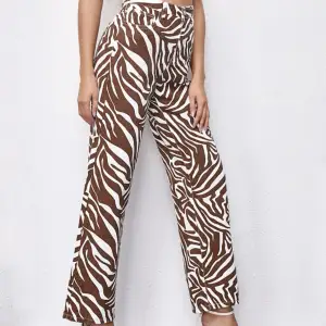 Helt nya zebra byxor från Shein