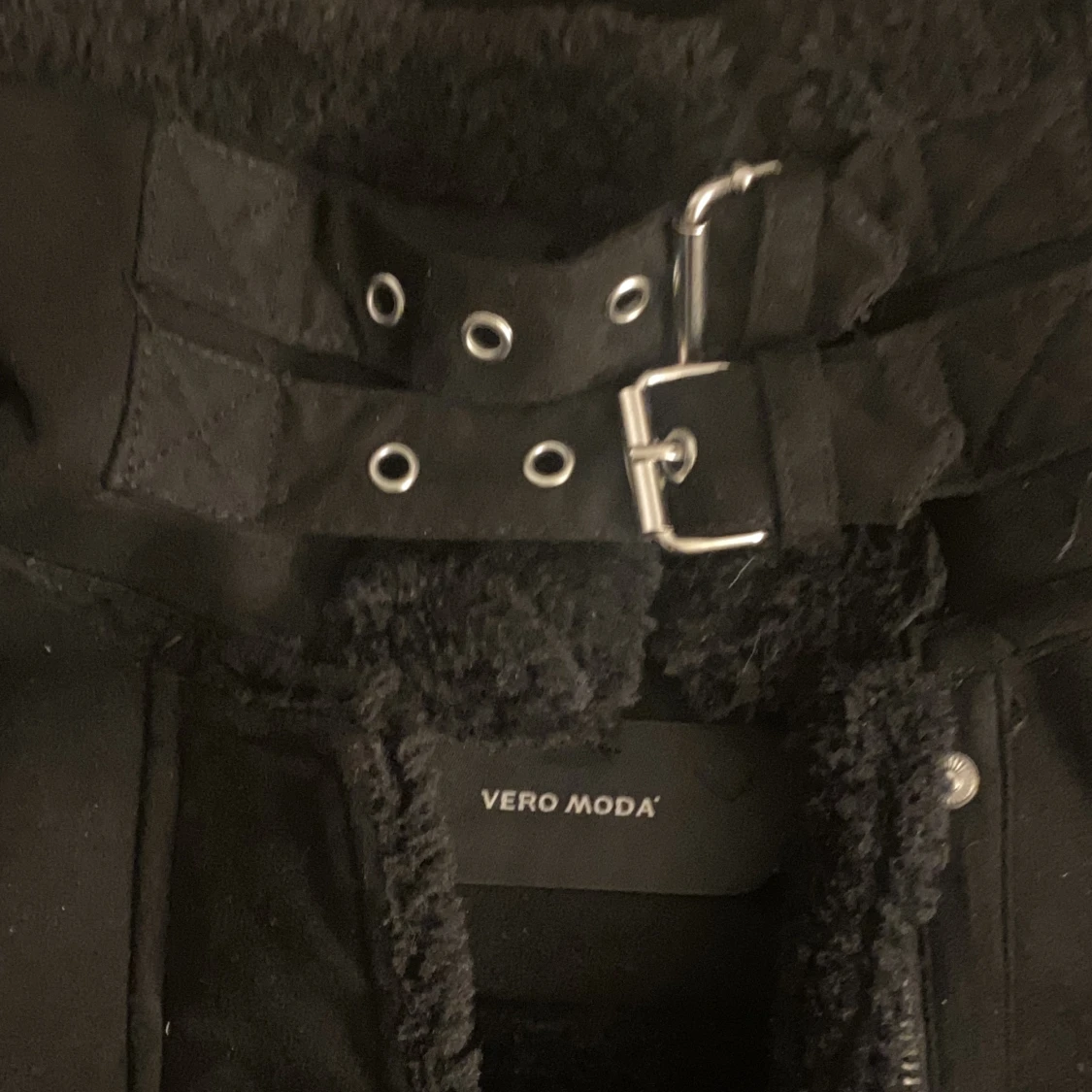 Svart fejkläder vinterjacka  - 90