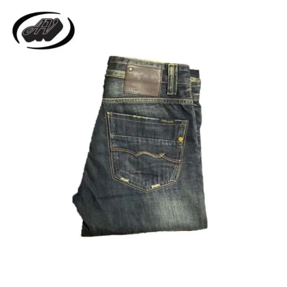 Tjo! Här har vi ett par riktigt feta jeans från Teddy Jones med grymm fade🤍🖤. Jeans & Byxor.