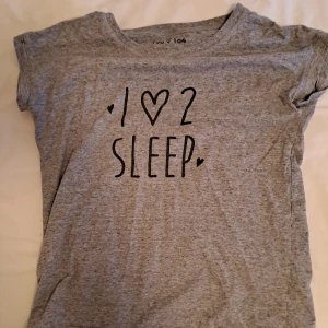 Sov T-shirt - Använd några gånger, skön