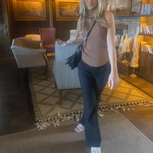 Kostymbyxor! - Skit snygga kostymbyxor ifrån zara! Jag har sytt in dem i midjan, annars är de som nya❤️