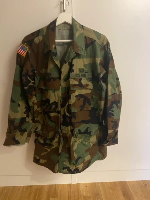 U.S Army Jacket - Använd Max 5 gånger. Oversized jacka, lätt att styla. 