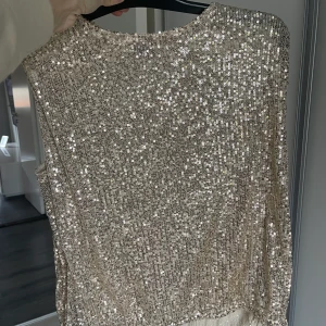 Glittrig top - Använd 1 gång 