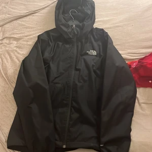 north face - säljer min north fave jacka i storlek S, använd ett par gånger men i helt ny skick ser oanvänd ut. Pris går att diskutera :)