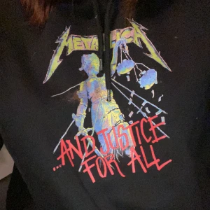 Metallica hoodie - Inga defekter, säljer bara pga att den inte kommer till användning ❤️köparen står för frakt❤️
