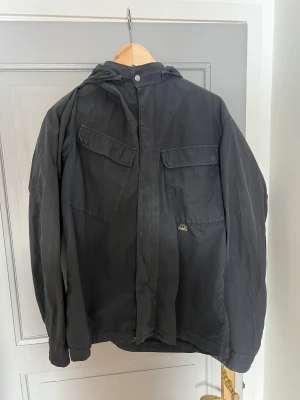 Cp company jacka  - Storlek xxl sitter mindre som M/L Bra skicka 8/10  Köp direkt för 1000kr