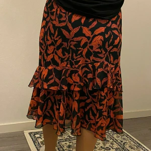 Kjol - Kjolen är så fin inför sommaren. Den är en riktigt skön material och är fladdrig. (Köparen står för frakten)