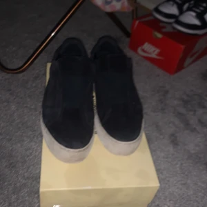 Arigatos  - Mocka arigatos i svart storlek 39-40 dom är köpta för 2400