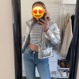 Silvrig jacka 🪩 - Jacka från Gina 🪩🪩köp direkt för 200+frakt 🪩storlek xs men passar även s