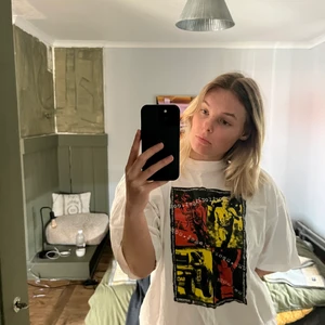 Oversized graphic tshirt  - Oversized tshirt, aldrig använd. Köparen står för eventuell frakt. 🌸