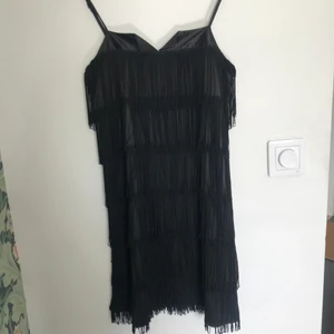 Klänning  - Svart klänning med detalj💕