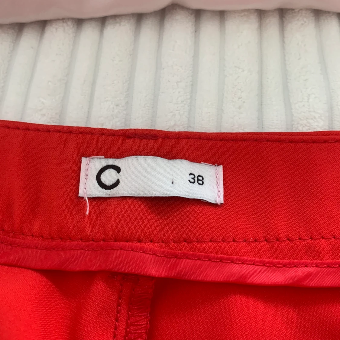 Röda kostymbyxor - 91