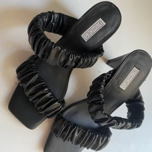 Nelly klackskor str 37 - Svarta klackskor från Nelly str 37, använda vid 2 tillfällen