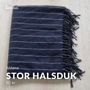Stor halsduk - Stor blå och vit randig mjuk halsduk från Åhlens 🧣 I nyskick!