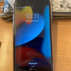 iPhone 6s - Jag säljer min iPhone 6s för ett rimligt pris. Telefonen har inga fel eller skador men dock skulle jag rekommendera att byta batteri. Skal och skärmskydd är med.