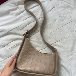 Beige väska - Säljer denna fina beiga väska. 💚💚