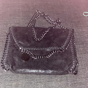 Säljer Stella McCartney liknande väska❤️🫶 - Svart
