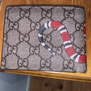 Gucci plånbok  - Säljer min plånbok 