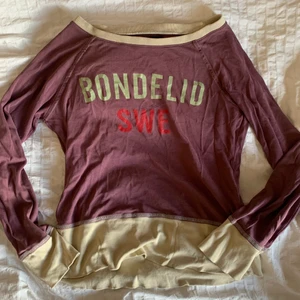 Tröja - Mysig tröja från bondelid. Skönt material 🤩🤩 bra skick👍 funkar nog upp t en medium skulle jag säga, skriv vid frågor :))