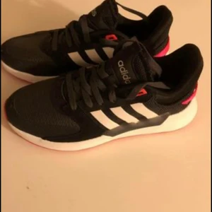 Nya adidas skor - Nya Adidasbyxor skor stl 38