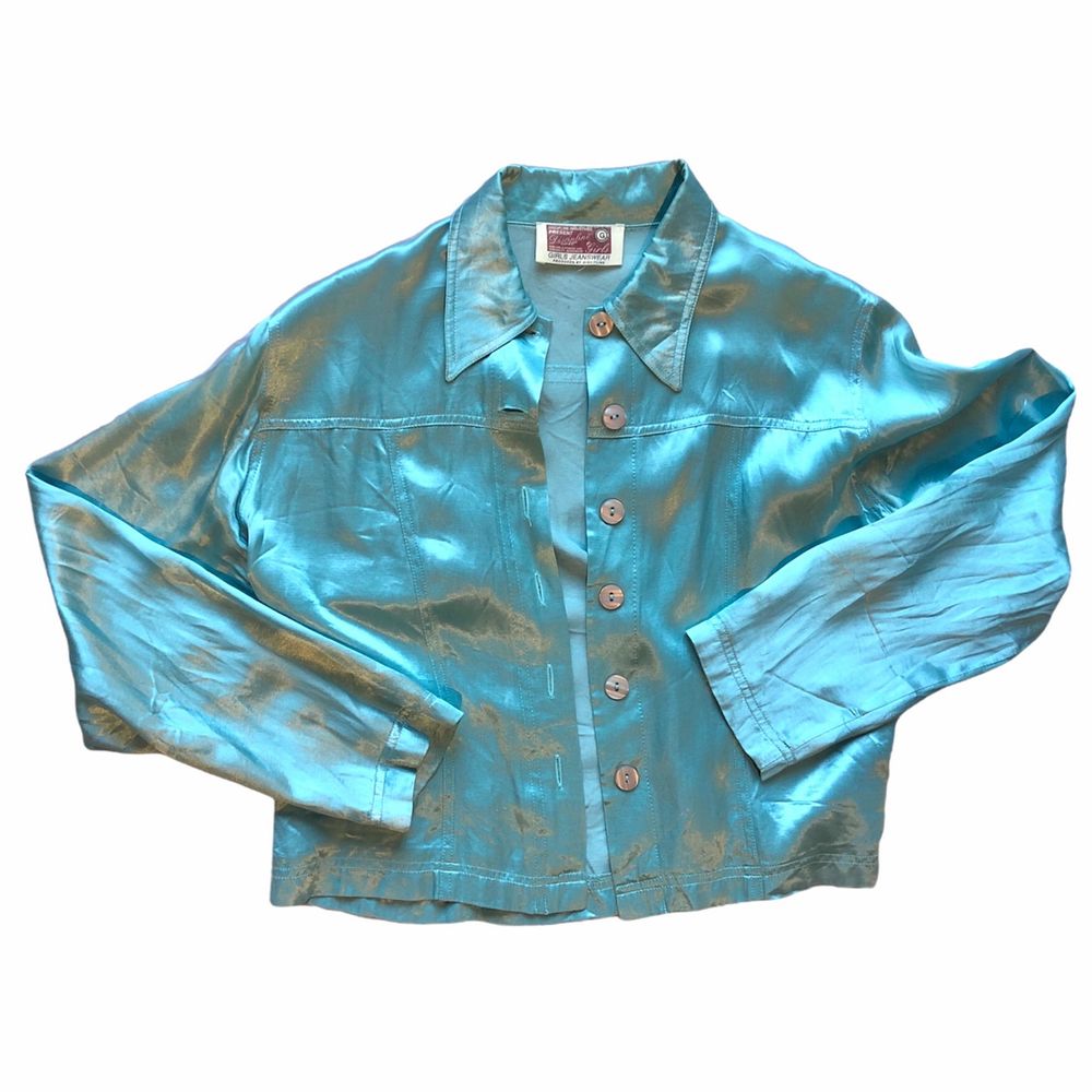 Superfin glansig croppad ljusblå/turkos skjorta.. Blusar.