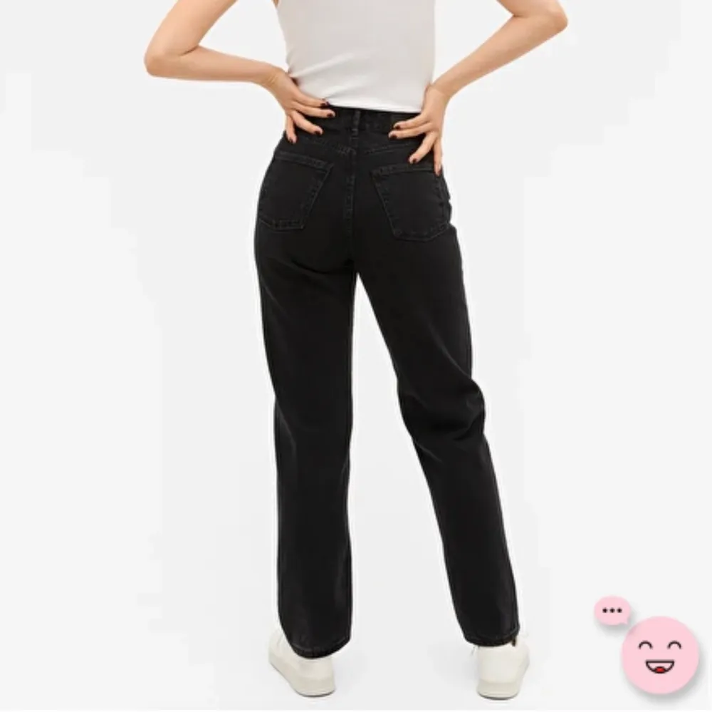 Straight jeans från Monki i modellen ”taiki”.  Bra skick 💗. Jeans & Byxor.