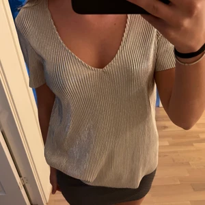 Ascool silver festopp - Säljer denna ascoola silvriga festopp perfekt till teman💓