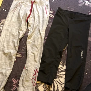 Tränings kläder  - Träningskläder för billig peng. Bud från 100kr (och då ingår alla plag). Går att köpas enskilt också☺️ Bild 1- svarta träningstajts, korta, märke SOC, storlek 34. Grå träningstajts, finns liten ficka för ex hörlurar bak. Bild 2- t-shirt, storlek 146/152, märke mywearActive, står sport på framsidan. Linne, gina, storlek XS. Bild 3- långarmad träningströja, sitter bra! Hör av dig för mer information😌