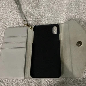 Mobilskal - Ljusgrått mobilskal med kort hållare, använt ett antal gånger jätte fin
