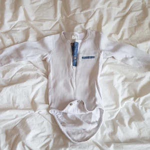 Baby body - Baby body från H&M. Hel och ren. Knäppning i grenen.