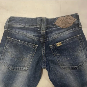 Vintage jeans - Säljer dessa sjukt snygga low waist jeansen från rodeo crowns! Väldigt vintage och säljs inte längre! Storlek 26! Skriv för frågor💕