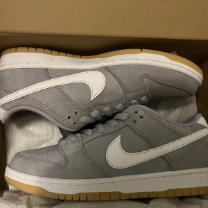 Sb Dunk wolf grey  - Helt nya. Kvitto/bevis finns.