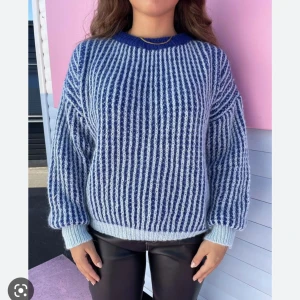 blå stickad tröja  - blå stickad tröja från Design By Si, nyskick! strl xs/s💙