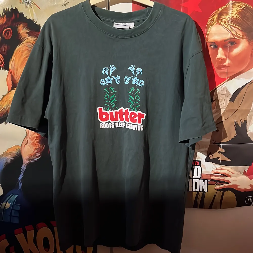 Grön butter Goods t Shirt, inget slitage eller märken . T-shirts.