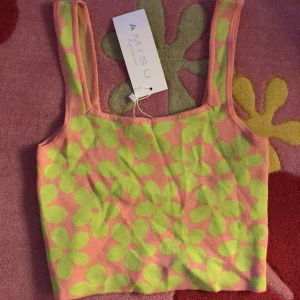 Stickat linne - Blommigt nytt linne 